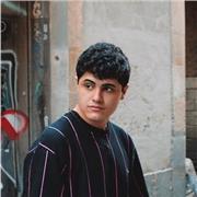 Me considero una persona dinámica y alegre, pero a la vez serio y responsable, con una gran capacidad de implantar conocimientos de manera sencilla. Las clases las imparto de forma que el alumno lo entienda y no se le haga pesada